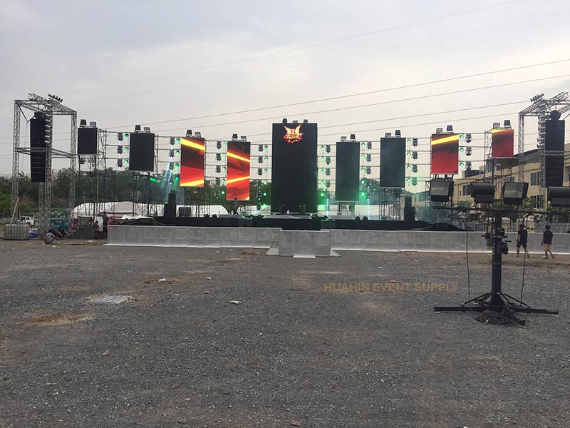mojo-3 mojo กั้นหน้าเวที