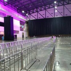 แผงกั้นคอนเสิร์ต